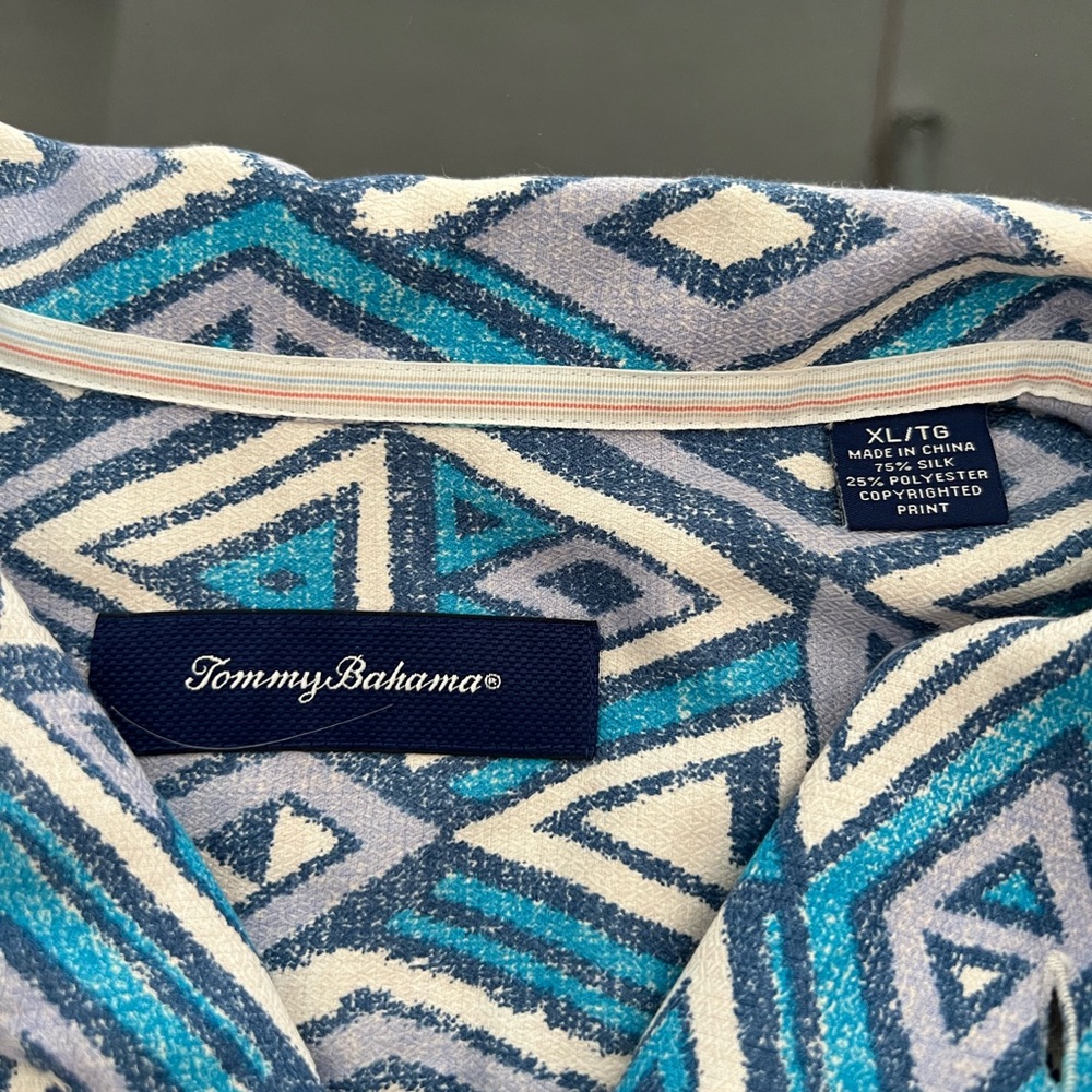 Tommy Bahama men’s shirt sleeve shirt worn once